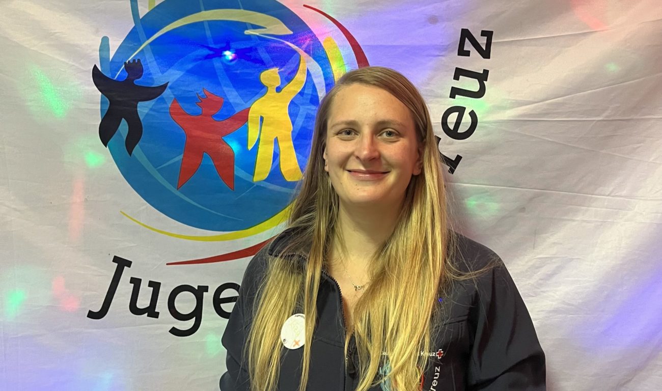 Liza (34): "Das Rote Kreuz ist total weit aufgefächert, man hat also super viele Möglichkeiten, sich selber einzubringen." (Foto: youpod.de/Ari) Liza (34): "Das Rote Kreuz ist total weit aufgefächert, man hat also super viele Möglichkeiten, sich selber einzubringen." (Foto: youpod.de/Ari)