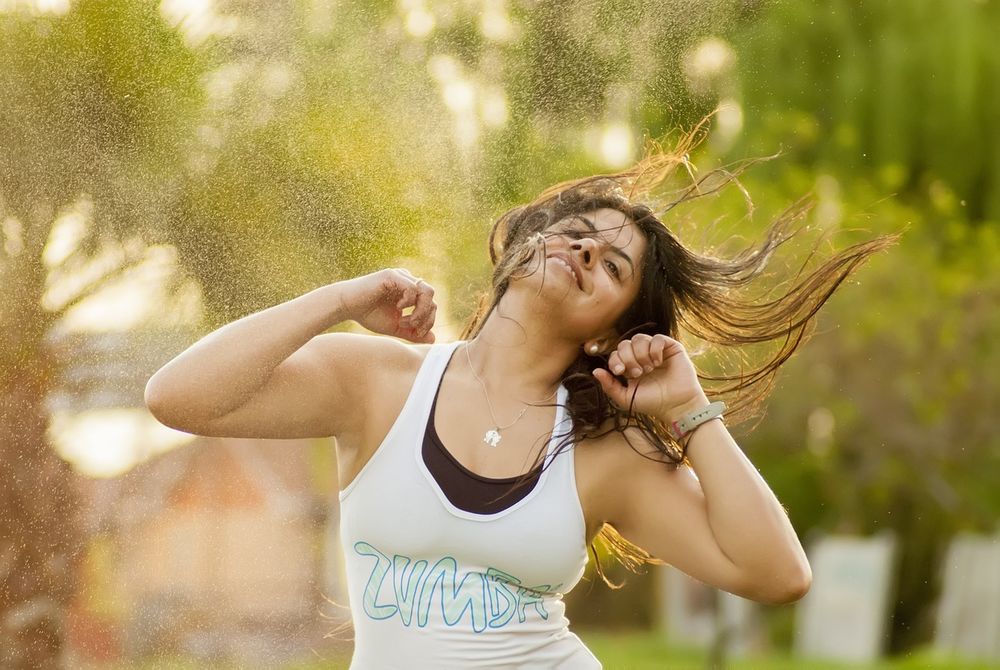 Sport im Park – Zumba® im Volksgarten Die Mischung aus Aerobic und Tanz trainiert im Rhythmus der Musik den ganzen Körper. (Foto: pixabay.com)