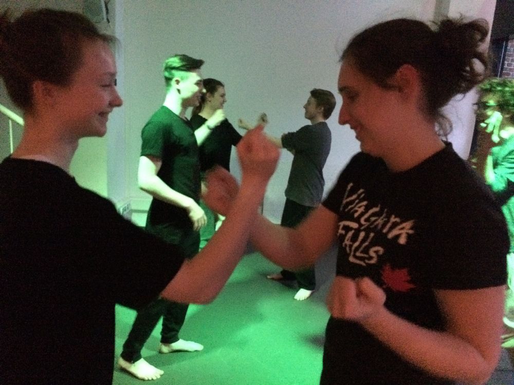 VZ_Kampfsport2.jpg - Kampfsport-Workshop: Stärke dein Selbstbewusstsein und deine Fitness Kampfsport 2 (Jugendring Düsseldorf)