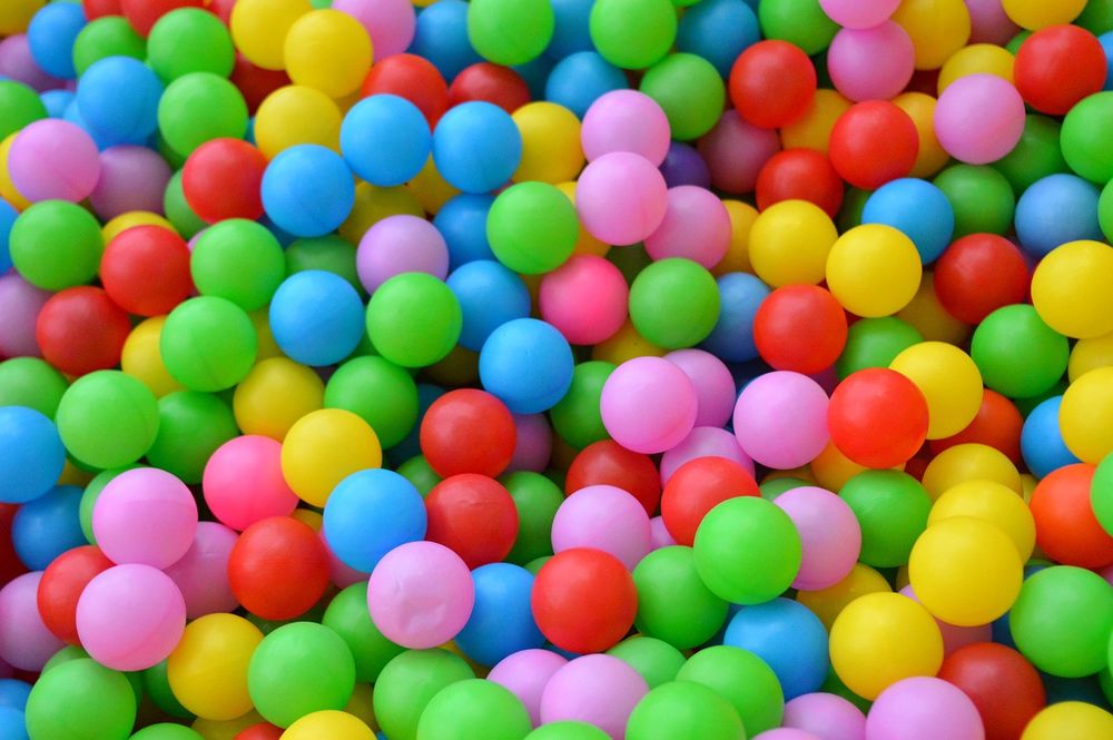 balls-3288122_1280.jpg - Jobs: "Entdeckertage" für den Erzieherberuf (Foto: Sergio Pavlishko/Pixabay.com)