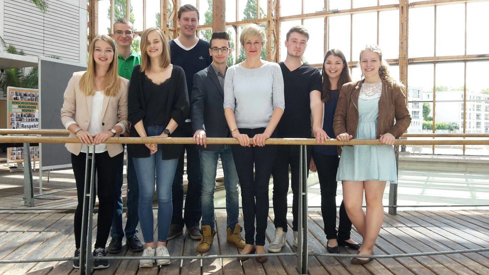 13570227_1338096976215477_1721974323_o.jpg - Düsseldorfer wird Sprecher des Kinder- und Jugendrates NRW Neues (Links) und altes (Rechts) Sprecher-team gemeinsam mit Frau Kampmann (Mitte)