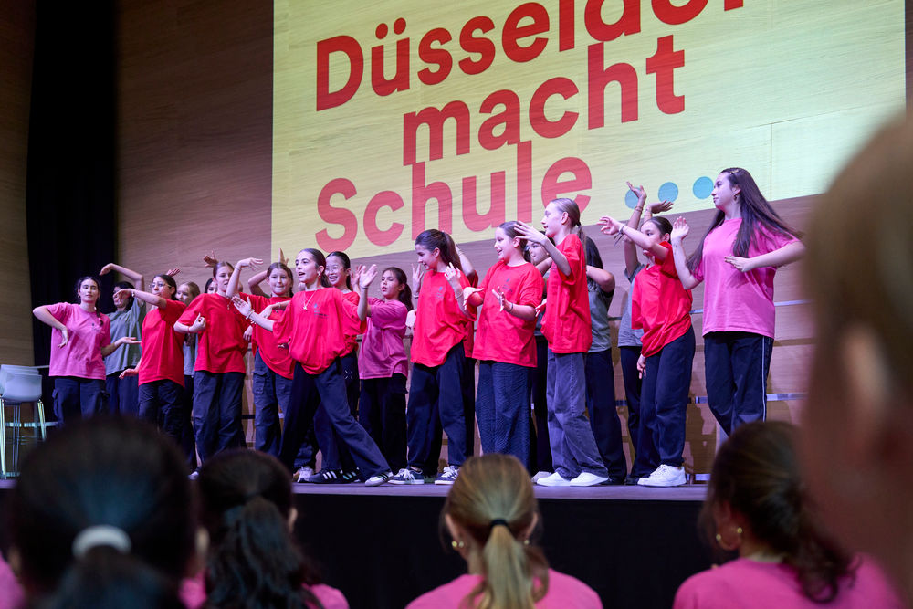 241126_Einweihung-Wim-Wenders-Gymnasium-Langer8.jpg - Eröffnung des neu errichteten Wim-Wenders-Gymnasiums 241126_Einweihung-Wim-Wenders-Gymnasium-Langer8.jpg - Eröffnung des neu errichteten Wim-Wenders-Gymnasiums