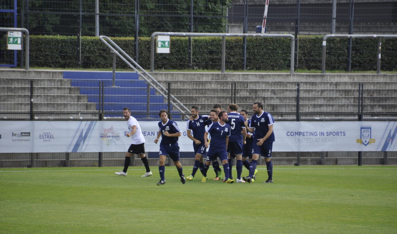 _DSC1768.jpg - Fußball-Herren holen Gold und feiern den Abschluss - Zeev Reichard