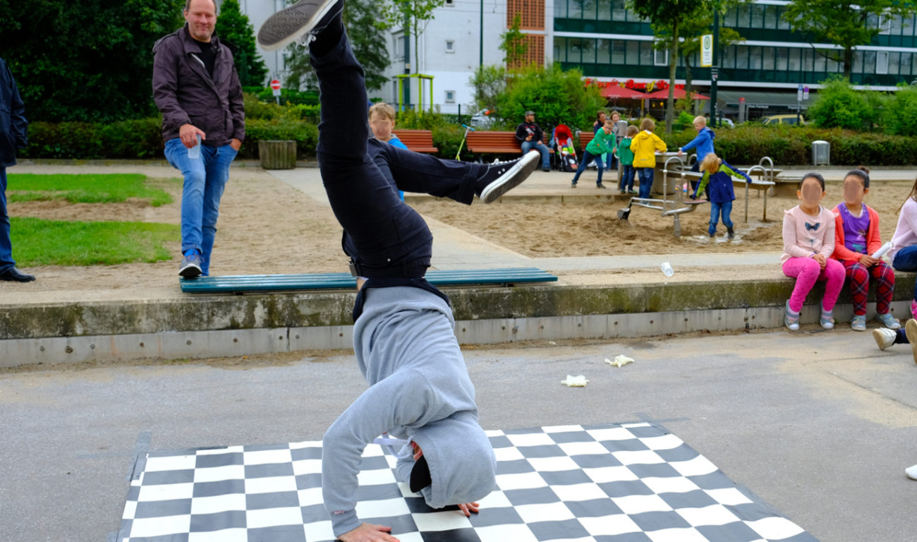 Stevie von Break2Beat hat so eine Moves drauf. Dieses Jahr feiert die Breakdance-Combo auf ihr Jubiläum. (Foto: youpod) Stevie von Break2Beat hat so eine Moves drauf. Dieses Jahr feiert die Breakdance-Combo auf ihr Jubiläum. (Foto: youpod)