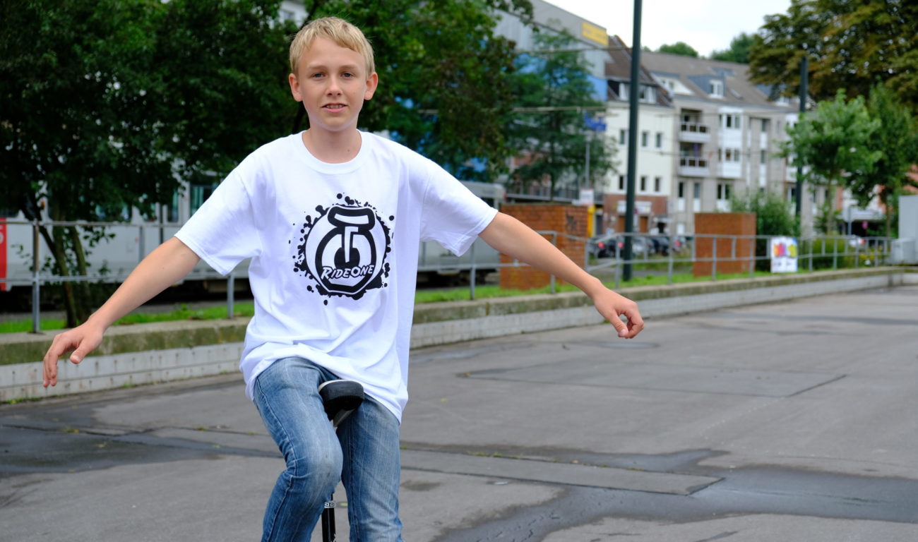 Ben Eiker (13) fährt seit über einem Jahr Einrad und hat schon einige Tricks gelernt. (Foto: youpod) Ben Eiker (13) fährt seit über einem Jahr Einrad und hat schon einige Tricks gelernt. (Foto: youpod)