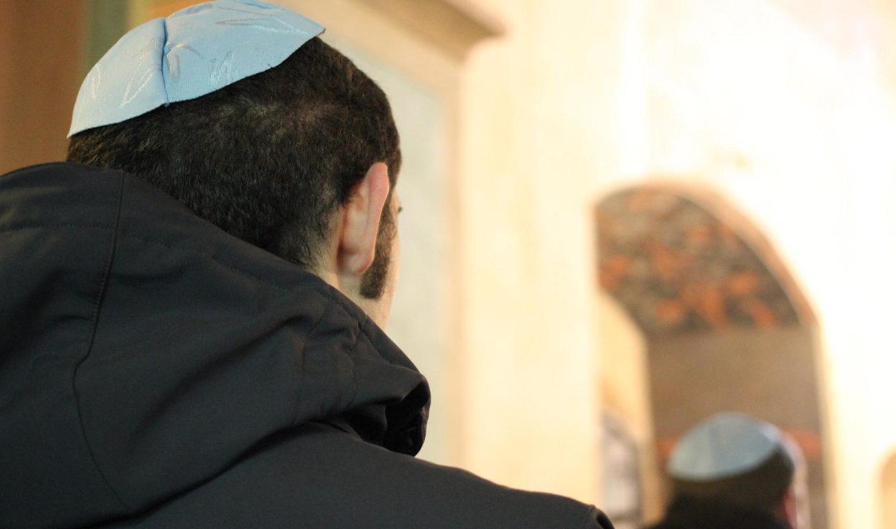 kippa.jpg - Fanprojekt von Fortuna Düsseldorf besucht Krakau und Auschwitz - Stella Kluge kippa.jpg - Fanprojekt von Fortuna Düsseldorf besucht Krakau und Auschwitz - Stella Kluge