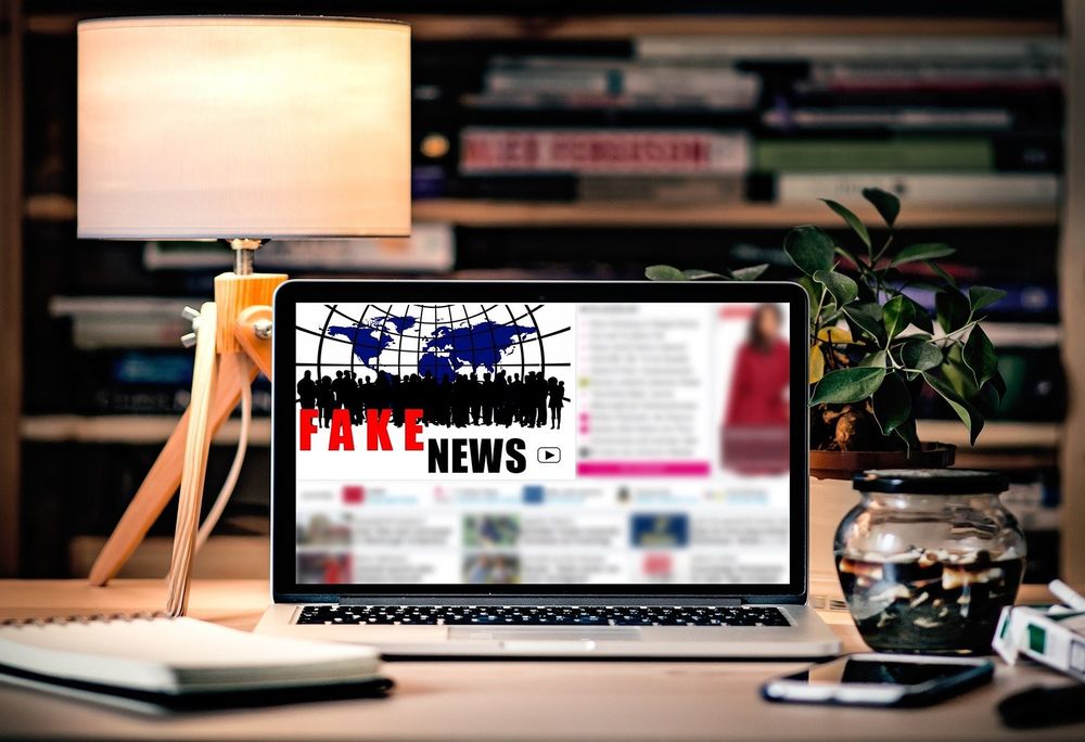 fake-1909821_1920.jpg - Corona-Virus: Fake News und wie ihr falsche Meldungen erkennt Wie man Fake-News erkennen kann, hängt von verschiedenen Faktoren ab. (Foto: pixel2013, Pixabay)