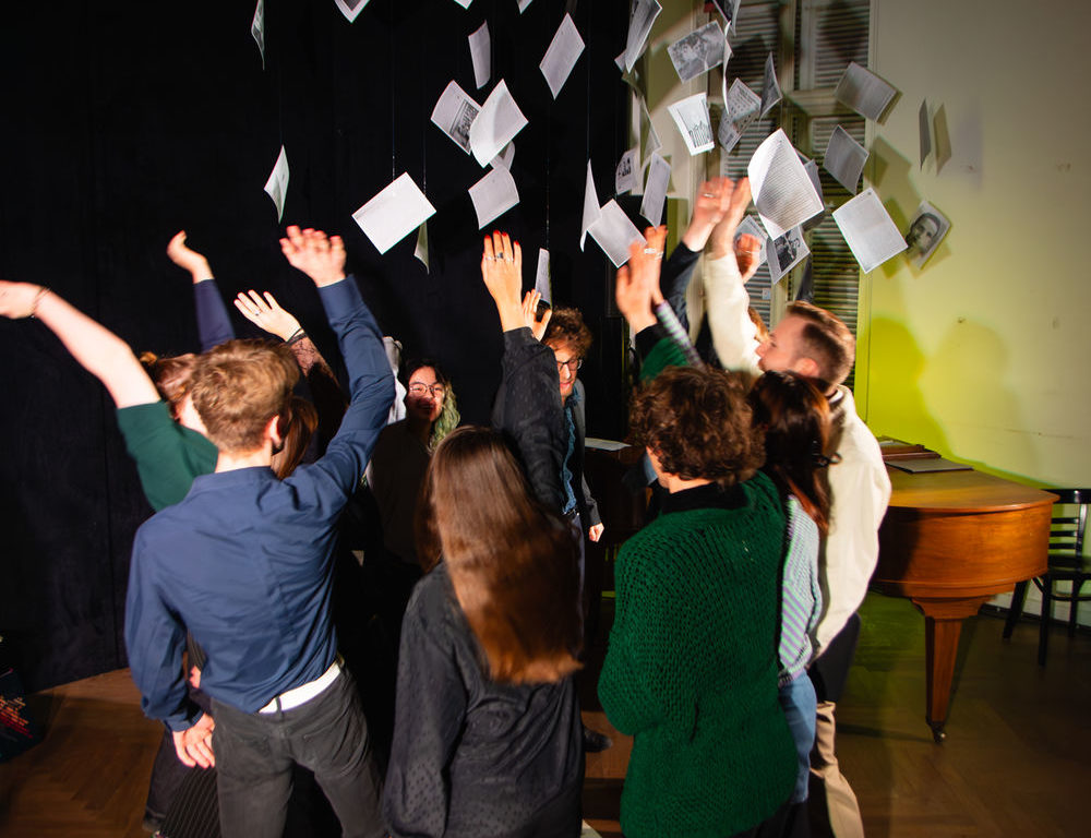 4482A1D1-C563-4D44-99F4-36988ABFA25F.jpeg - Theater-Intensivworkshop „Allein im Rosa Winkel“ – Erinnern an die Verfolgung Homosexueller zur NS-Zeit 4482A1D1-C563-4D44-99F4-36988ABFA25F.jpeg - Theater-Intensivworkshop „Allein im Rosa Winkel“ – Erinnern an die Verfolgung Homosexueller zur NS-Zeit