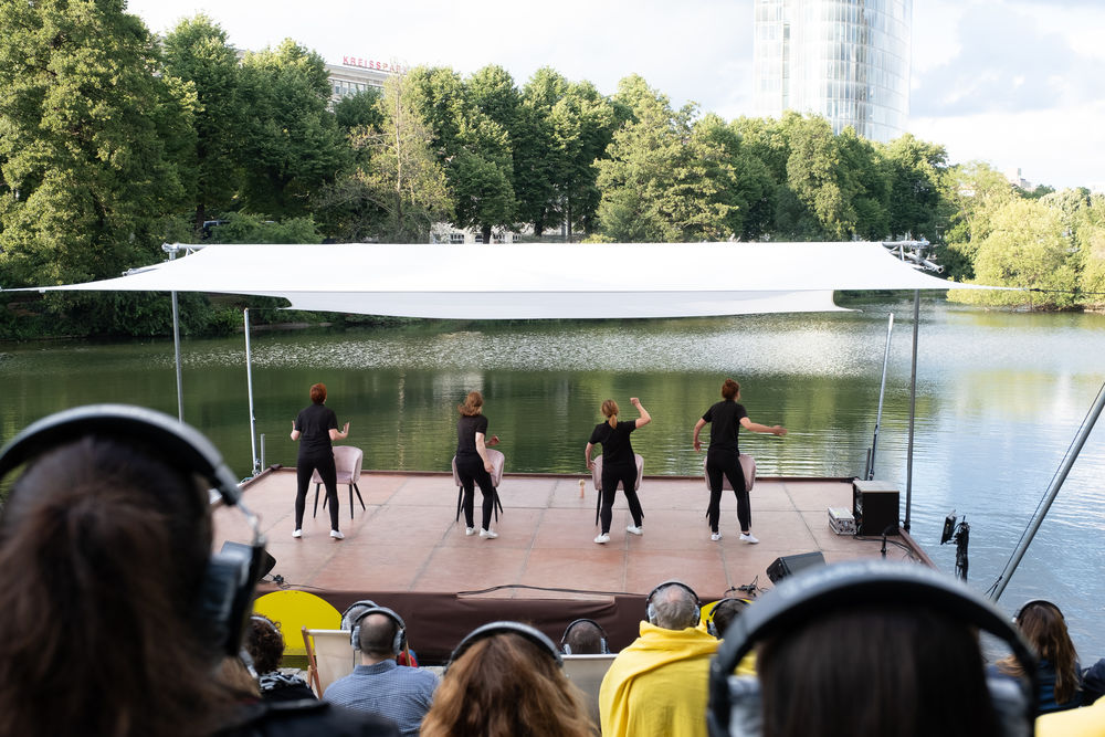 asphalt_auf_See-PR-FWT_Koeln_Killer_u_Killer-10-194258-7842-foto-Ralf_Puder.jpg - Revolt. She Said. Revolt Again. – Ein feministisches Manifest in vier Akten