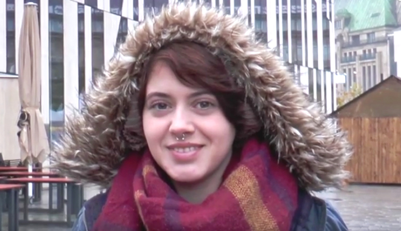 Düsseldorfer Jugendliche leben Demokratie. Eine von ihnen ist Jacky - sie setzt sich für die Rechte von sich und anderen ein. youpod (Screenshot youtube)