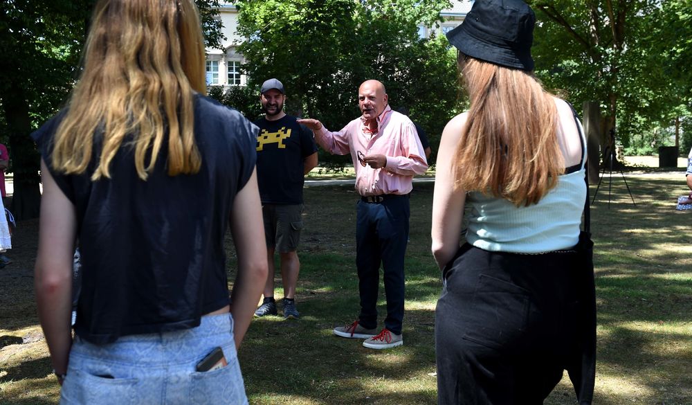cw_PK-Grosse_19.jpg - „Better later than never“: Schülerplakate werden in ganz Düsseldorf aufgehängt