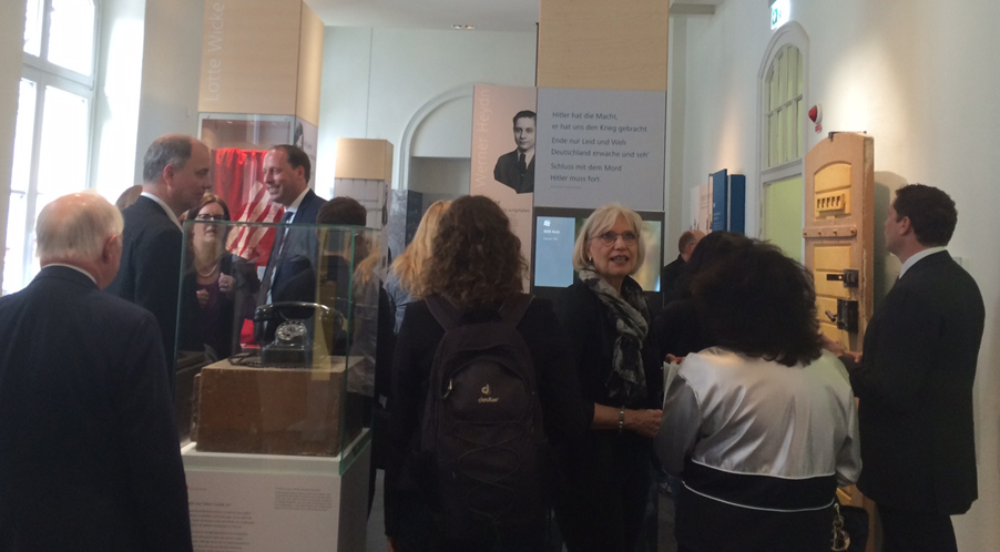 Unbenannt-5.jpg - Mahn- und Gedenkstätte festlich wiedereröffnet – Jugendrat dabei - Lea Sikau Unbenannt-5.jpg - Mahn- und Gedenkstätte festlich wiedereröffnet – Jugendrat dabei - Lea Sikau