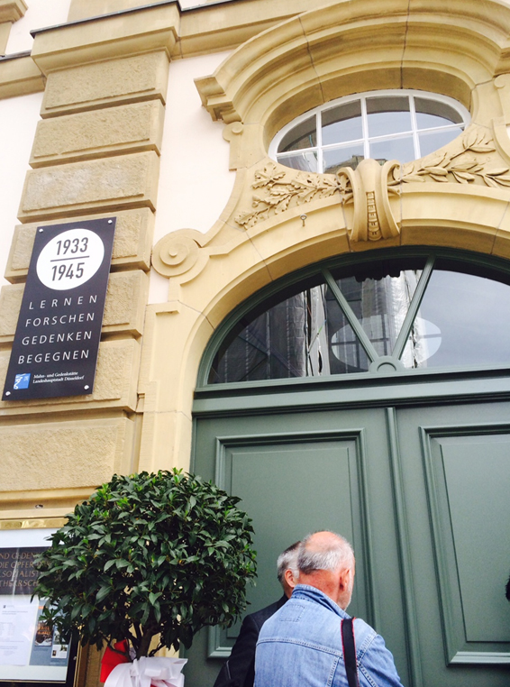 Unbenannt-3.jpg - Mahn- und Gedenkstätte festlich wiedereröffnet – Jugendrat dabei - Lea Sikau Unbenannt-3.jpg - Mahn- und Gedenkstätte festlich wiedereröffnet – Jugendrat dabei - Lea Sikau