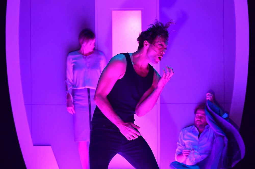 5253_momentum_foto_sandra_then_mit_1339.jpg - Momentum – House of Cards im Düsseldorfer Schauspielhaus