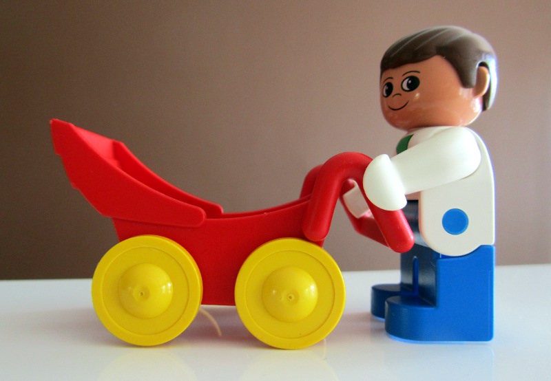 Wie man mit kleinen Kinder umgeht, lernen Jugendliche beim Babyitter-Kurs. youpod