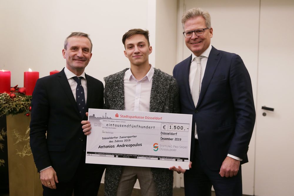 2019-12-18-Duesseldorfer-Juniorsportler-Andreopoulos_Foto-Landeshauptstadt-Duesseldorf-David-Young_200117.jpg - Die Juniorsportler des Jahres 2019 - Hockey, Taekwondo und mehr 2019-12-18-Duesseldorfer-Juniorsportler-Andreopoulos_Foto-Landeshauptstadt-Duesseldorf-David-Young_200117.jpg - Die Juniorsportler des Jahres 2019 - Hockey, Taekwondo und mehr