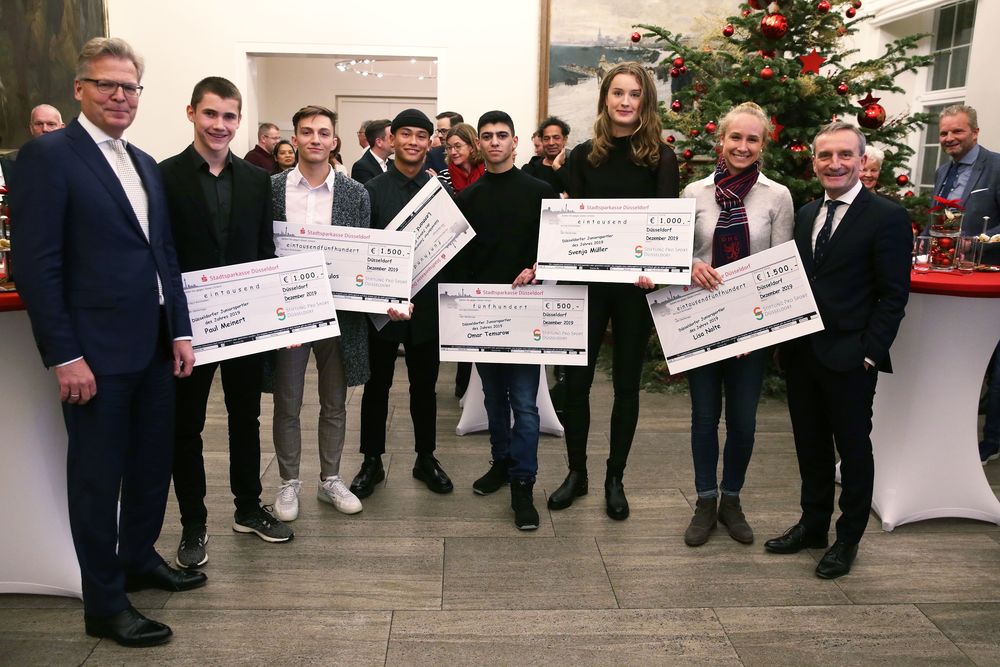 2019-12-18-Duesseldorfer-Juniorsportler-Gruppenbild_Foto-Landeshauptstadt-Duesseldorf-David-Young_200117.jpg - Die Juniorsportler des Jahres 2019 - Hockey, Taekwondo und mehr 2019-12-18-Duesseldorfer-Juniorsportler-Gruppenbild_Foto-Landeshauptstadt-Duesseldorf-David-Young_200117.jpg - Die Juniorsportler des Jahres 2019 - Hockey, Taekwondo und mehr