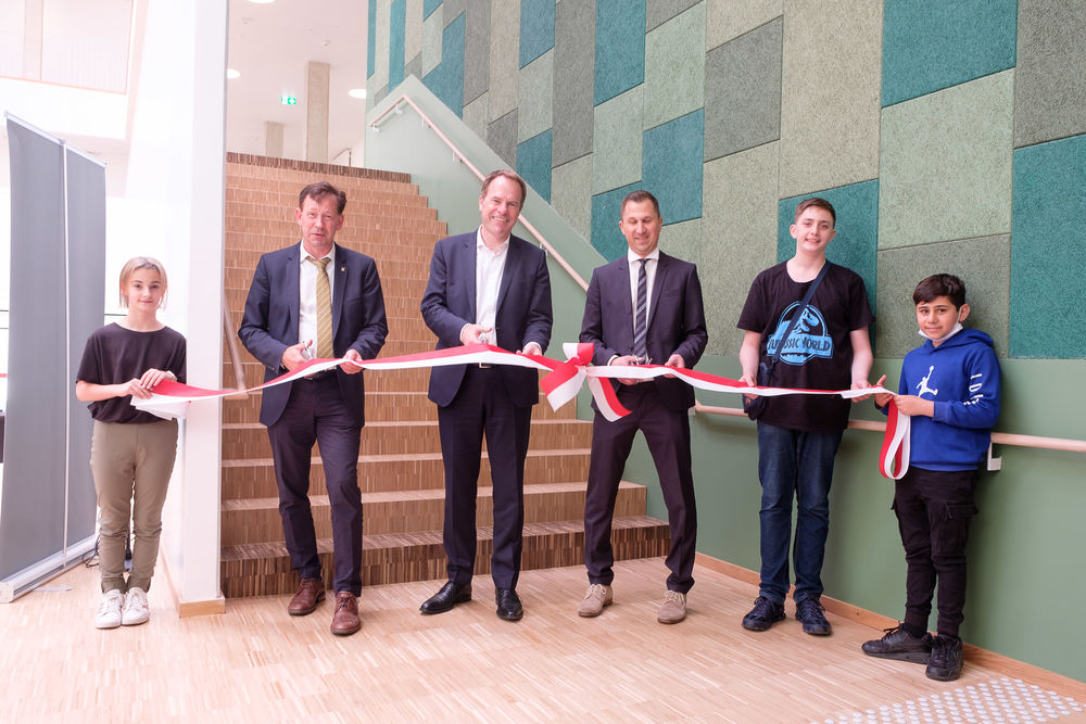 310522-GHS-Benrath1.jpg - Gemeinschaftshauptschule Benrath: Neues Schulgebäude eröffnet