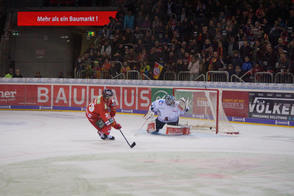 DSC00086.jpg - Unsere DEG beweist ihr Können nach der Länderspielpause gegen Iserlohn beim Schoolsday DSC00086.jpg - Unsere DEG beweist ihr Können nach der Länderspielpause gegen Iserlohn beim Schoolsday