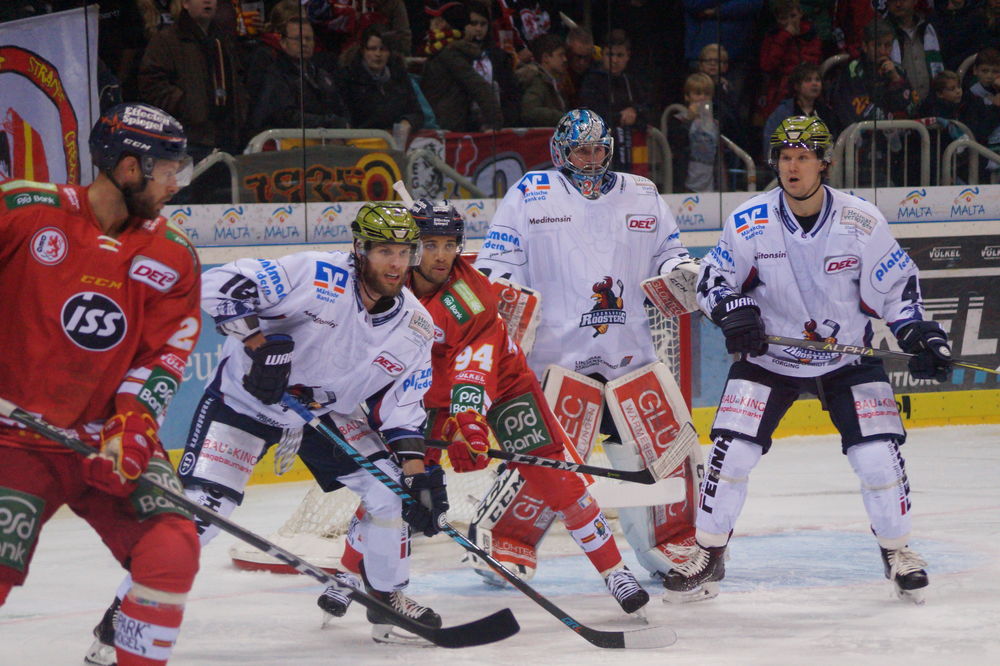 DSC00146.jpg - Unsere DEG beweist ihr Können nach der Länderspielpause gegen Iserlohn beim Schoolsday DSC00146.jpg - Unsere DEG beweist ihr Können nach der Länderspielpause gegen Iserlohn beim Schoolsday