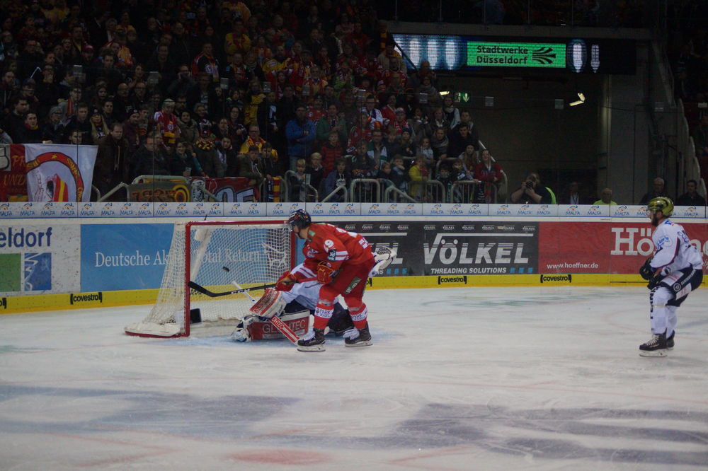 DSC00153.jpg - Unsere DEG beweist ihr Können nach der Länderspielpause gegen Iserlohn beim Schoolsday DSC00153.jpg - Unsere DEG beweist ihr Können nach der Länderspielpause gegen Iserlohn beim Schoolsday