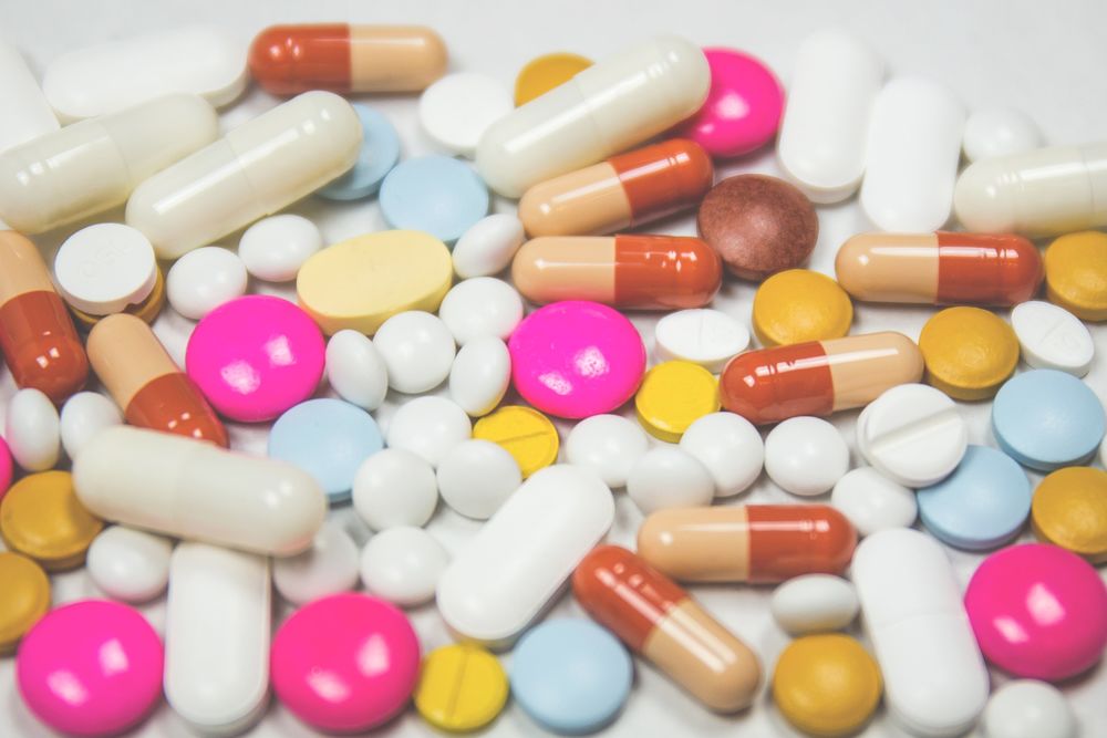 pills-2607338_1920 (1).jpg - Amphetamine und Anabolika Anabolika und Amphetamine birgen ein gesundheitliches Risiko.