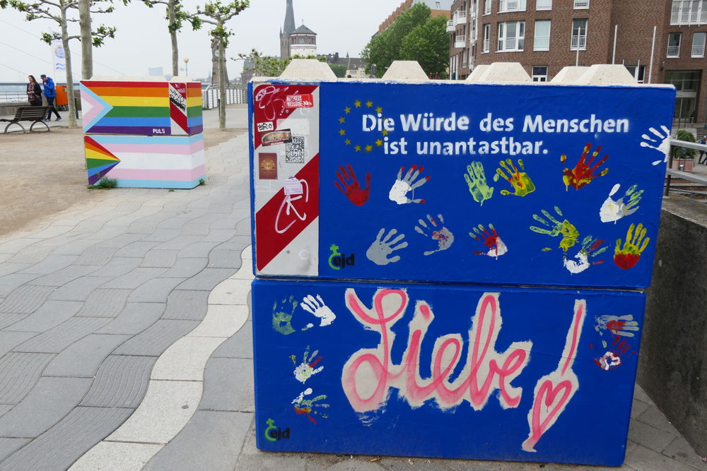 P1010303.jpg - Mit Liebe und Kreativität gegen den Terrorismus