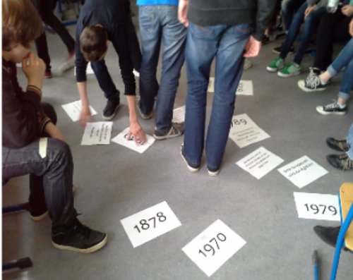 IchbinDemokratie_Schuelergruppe2.jpg - "IchbinDemokratie" - Ein Projekt für weiterführende Schulen in Düsseldorf - Jugendring Düsseldorf, Asli Topal-Cevahir