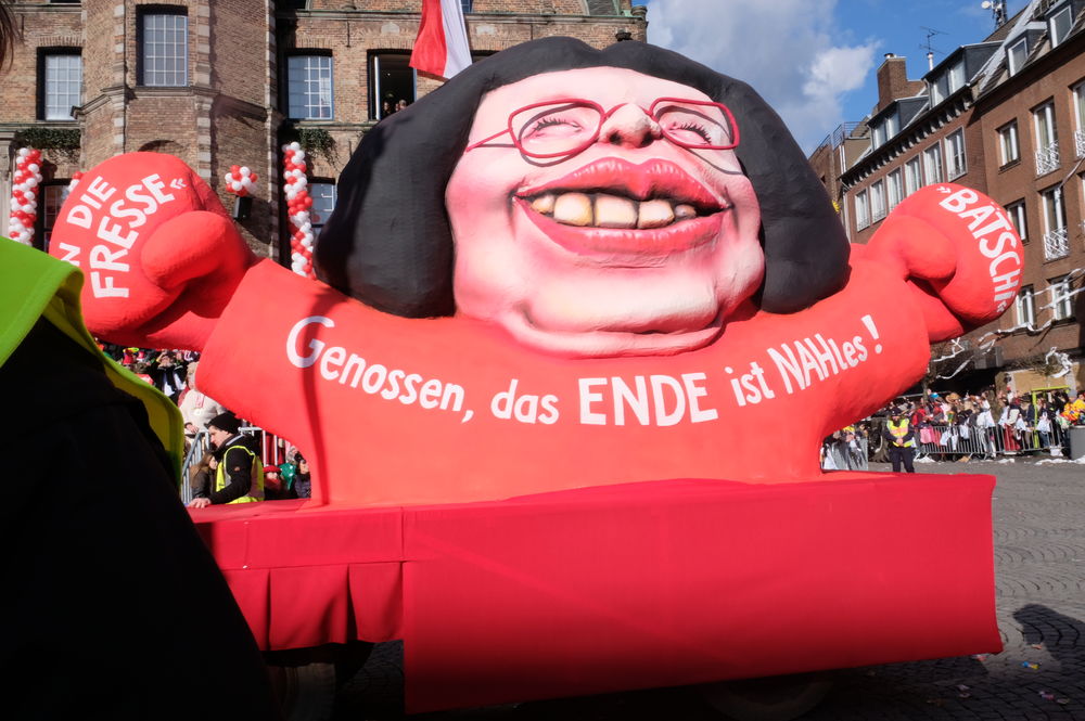 nahles.jpg - Kamelle und Campino beim Rosenmontagsumzug Die SPD musste diesen Rosenmontag besonders leiden. Sowohl Andrea Nahles... (Foto von Christina Behrens)