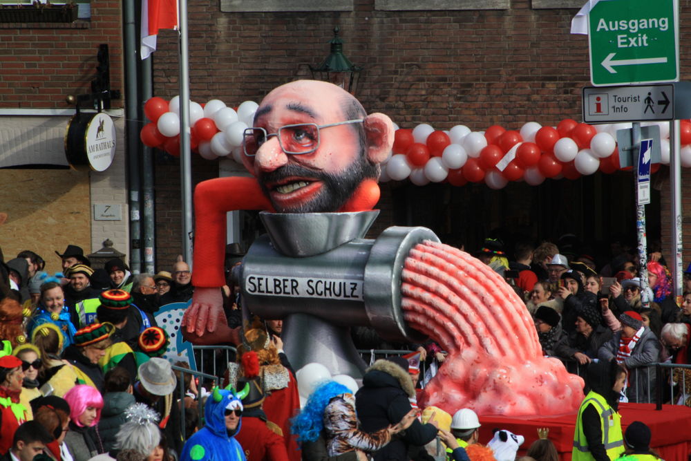 schulz.jpg - Kamelle und Campino beim Rosenmontagsumzug schulz.jpg - Kamelle und Campino beim Rosenmontagsumzug