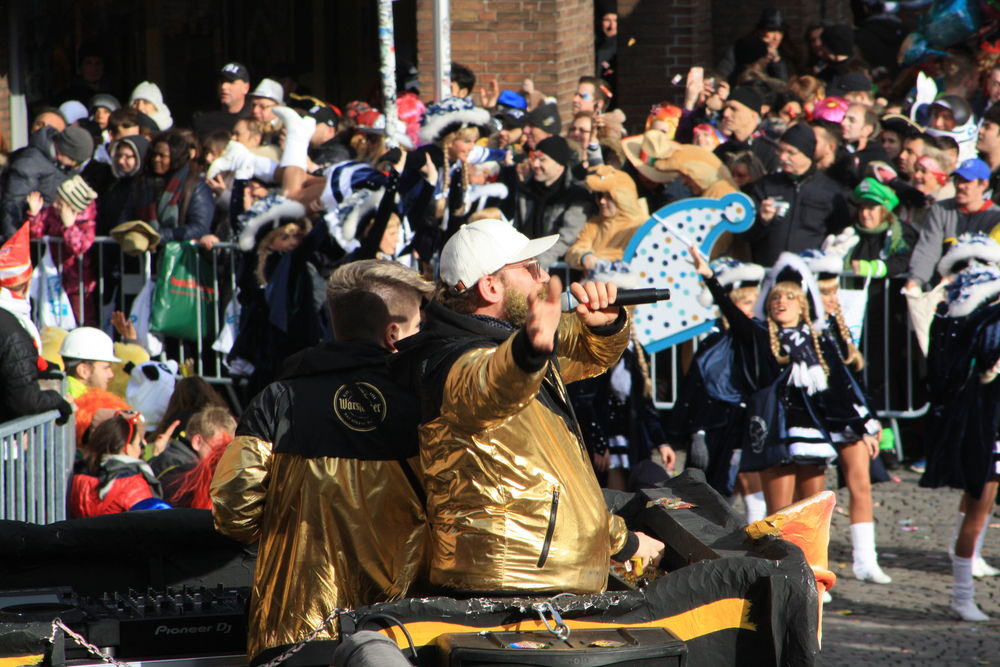 mc fitti.jpg - Kamelle und Campino beim Rosenmontagsumzug mc fitti.jpg - Kamelle und Campino beim Rosenmontagsumzug