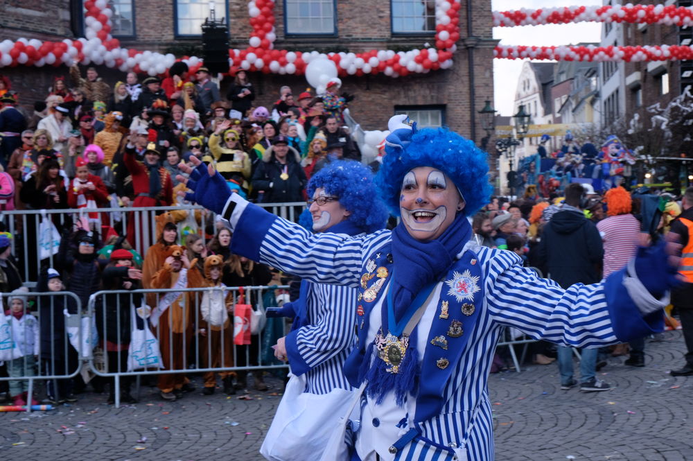 blauerclown.jpg - Kamelle und Campino beim Rosenmontagsumzug blauerclown.jpg - Kamelle und Campino beim Rosenmontagsumzug