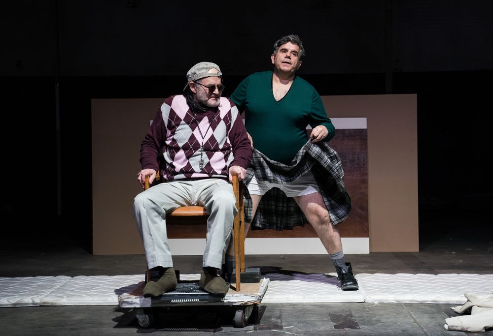 15138_son01834.jpg - Endspiel – Aussichtlose Warterei auf das Ende der Welt 15138_son01834.jpg - Endspiel – Aussichtlose Warterei auf das Ende der Welt