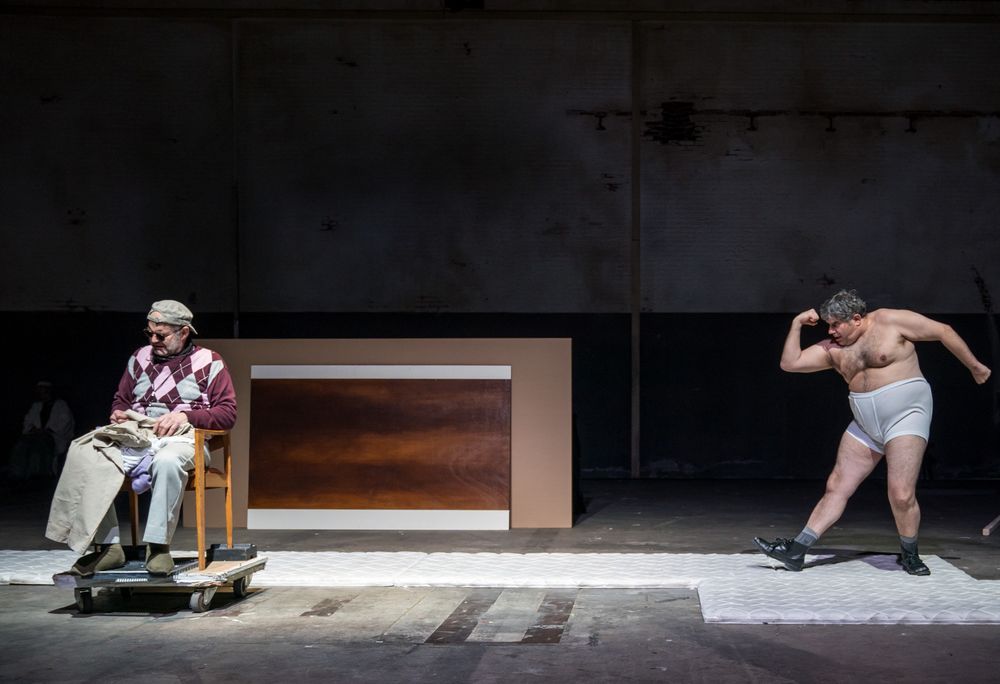 15134_son01733.jpg - Endspiel – Aussichtlose Warterei auf das Ende der Welt 15134_son01733.jpg - Endspiel – Aussichtlose Warterei auf das Ende der Welt