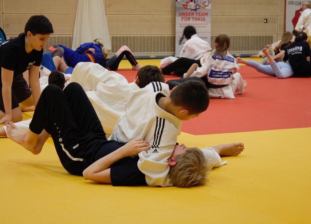 2_Jungen_nah.jpg - Kinder trainieren bei Judo-Workshop mit international bekanntem Judoka 2_Jungen_nah.jpg - Kinder trainieren bei Judo-Workshop mit international bekanntem Judoka