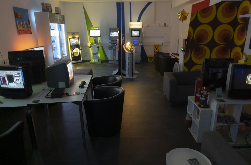 konsolenraum.jpg - Zocken wie früher: Retro-Gaming-Paradies mit 150+ Spielautomaten bei Insertcoins e.V. in Herne! konsolenraum.jpg - Zocken wie früher: Retro-Gaming-Paradies mit 150+ Spielautomaten bei Insertcoins e.V. in Herne!