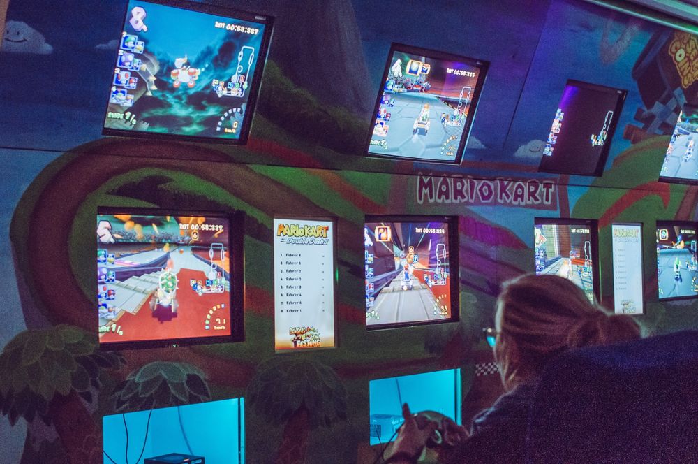mariokart.jpg - Zocken wie früher: Retro-Gaming-Paradies mit 150+ Spielautomaten bei Insertcoins e.V. in Herne! mariokart.jpg - Zocken wie früher: Retro-Gaming-Paradies mit 150+ Spielautomaten bei Insertcoins e.V. in Herne!