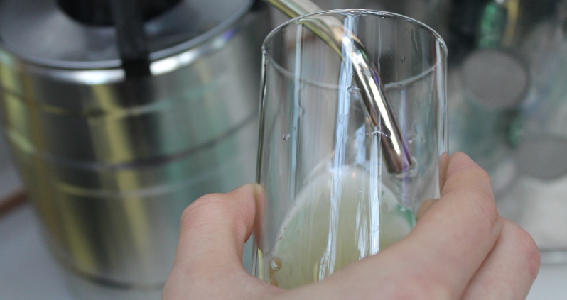 Bier_brauen.jpg - Schüler forschen mit Bier und Handy-Akkus - marcus Bier_brauen.jpg - Schüler forschen mit Bier und Handy-Akkus - marcus