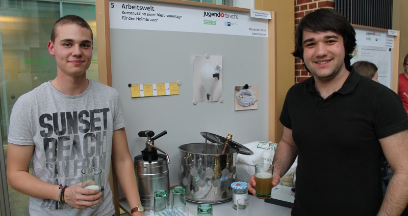 Bierbrauer.jpg - Schüler forschen mit Bier und Handy-Akkus - marcus Bierbrauer.jpg - Schüler forschen mit Bier und Handy-Akkus - marcus