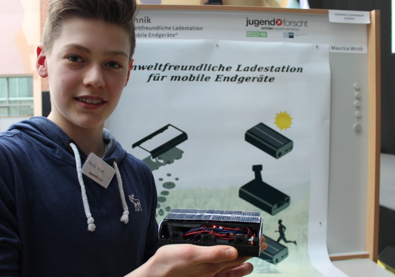 Umweltfreundliche_Ladestation.jpg - Schüler forschen mit Bier und Handy-Akkus - marcus Umweltfreundliche_Ladestation.jpg - Schüler forschen mit Bier und Handy-Akkus - marcus