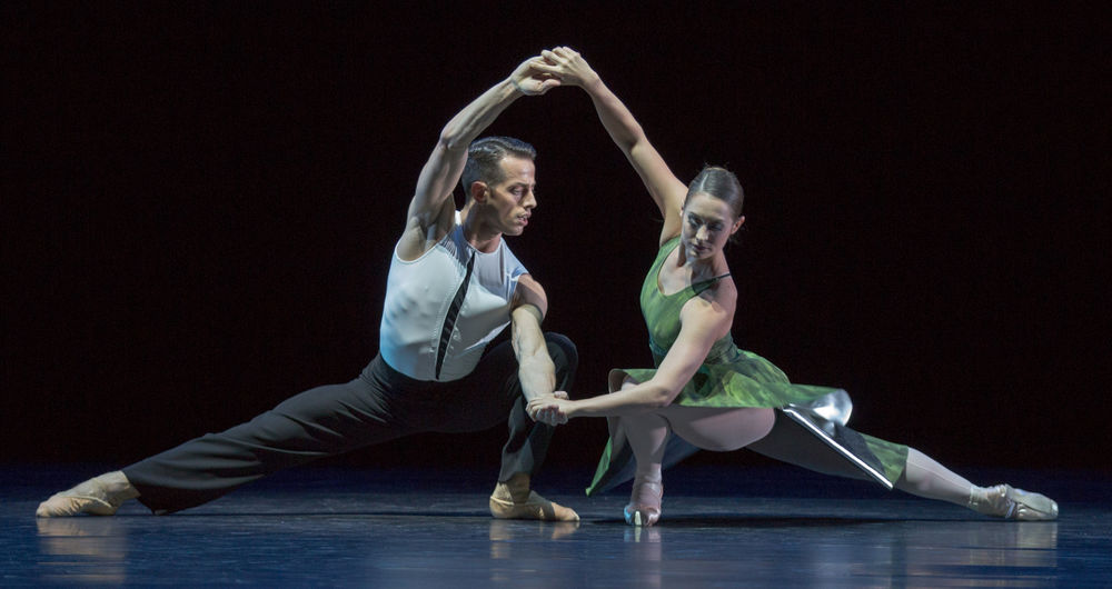 b39_Dances_with_Piano_02_FOTO_Gert_Weigelt.jpg - b.39 – Das Ballett am Rhein zeigt sich atmosphärisch Dances with Piano – Auf dem Bild: Orazio Di Bella, Sonia Dvořák – Foto: Gert Weigelt