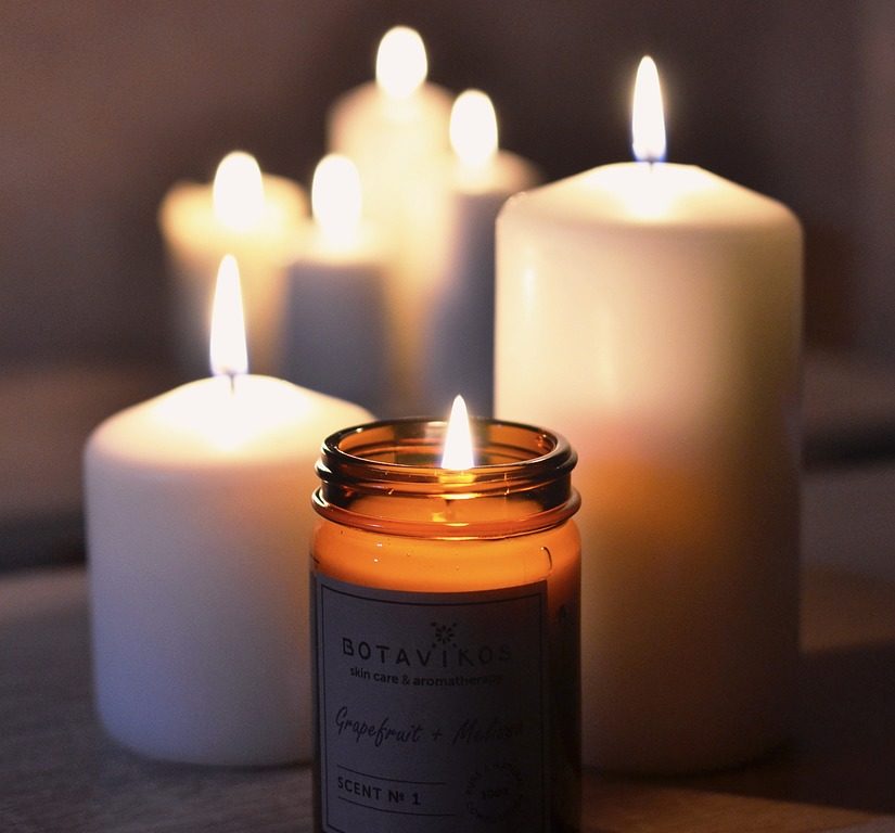 candles-7304948_1280.jpg - Raus aus dem Alltag – Rein in deine Ruhe und innere Balance Durch kleine praktische Körper- und Atemübungen wird das Wohlbefinden gesteigert. (Foto: pixabay.com)