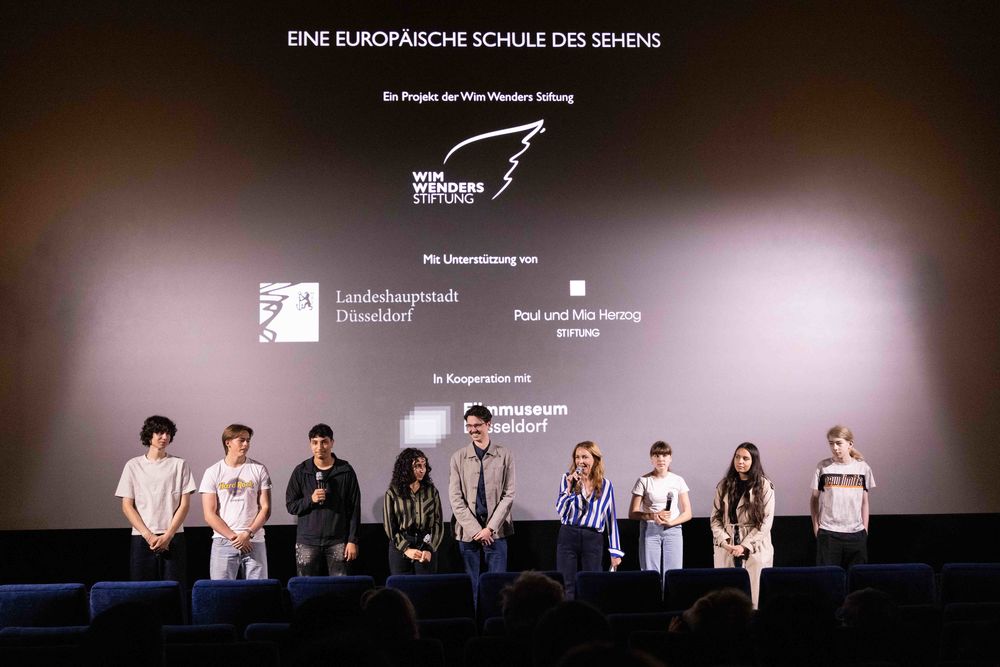 250627-Wim-Wenders-Filmbildungsprojekt.jpg - Schüler*innen drehen eigene Filme – und diskutieren mit Wim Wenders Foto: Wim Wenders Stiftung/Sven Vüllers