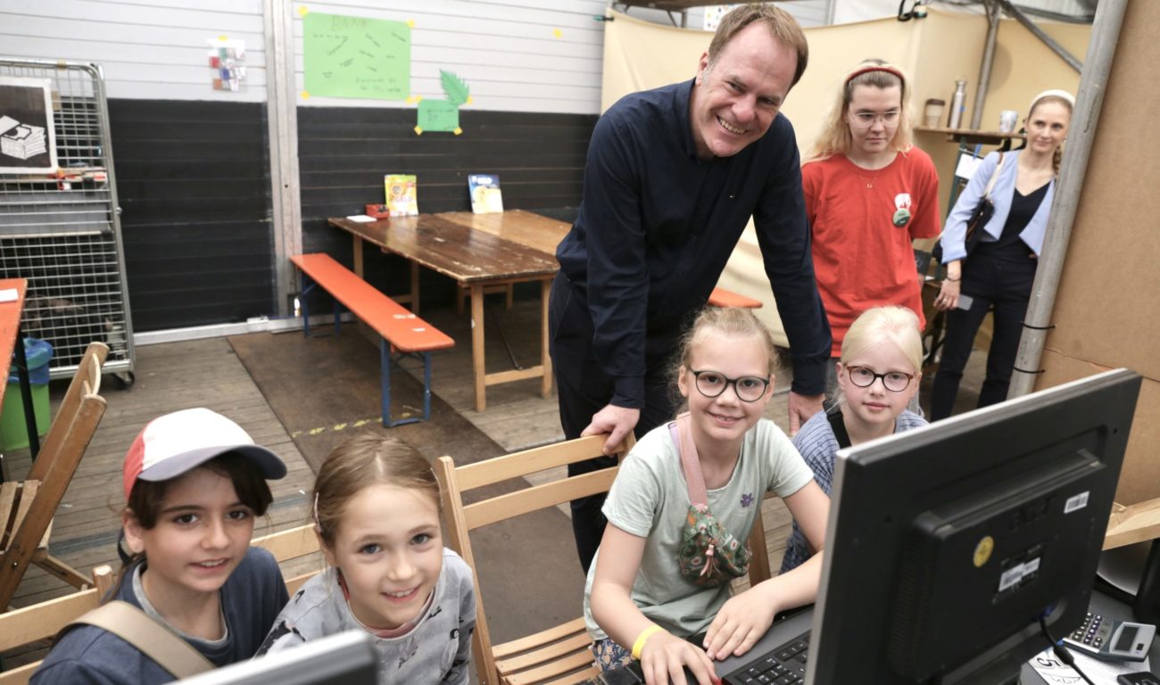 Im Rathaus des Düsseldörfchens. (Foto: Landeshauptstadt Düsseldorf / Ingo Lammert)