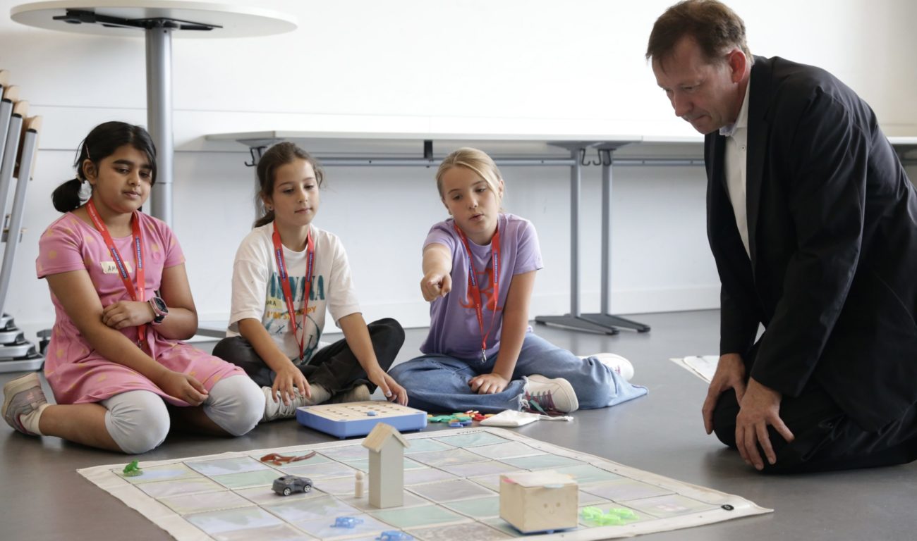 31.07.2025, StD Hintzsche besucht die Adventure School an der Lore-Lorentz-Schule, Foto: Landeshauptstadt Düsseldorf/Ingo Lammert