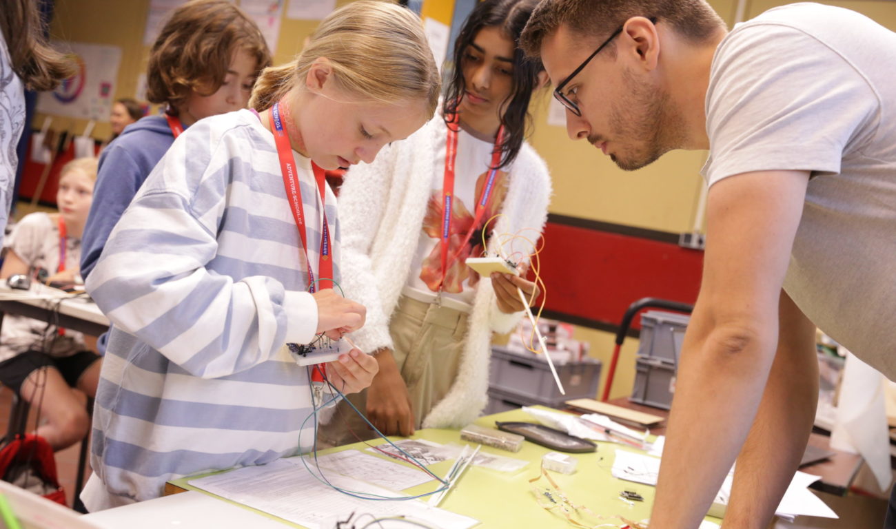31.07.2025, StD Hintzsche besucht die Adventure School an der Lore-Lorentz-Schule, Foto: Landeshauptstadt Düsseldorf/Ingo Lammert