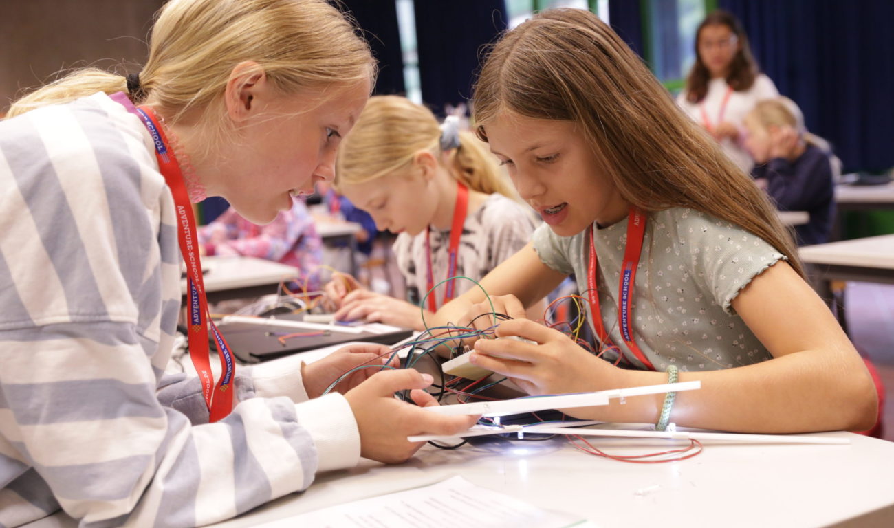 31.07.2025, StD Hintzsche besucht die Adventure School an der Lore-Lorentz-Schule, Foto: Landeshauptstadt Düsseldorf/Ingo Lammert