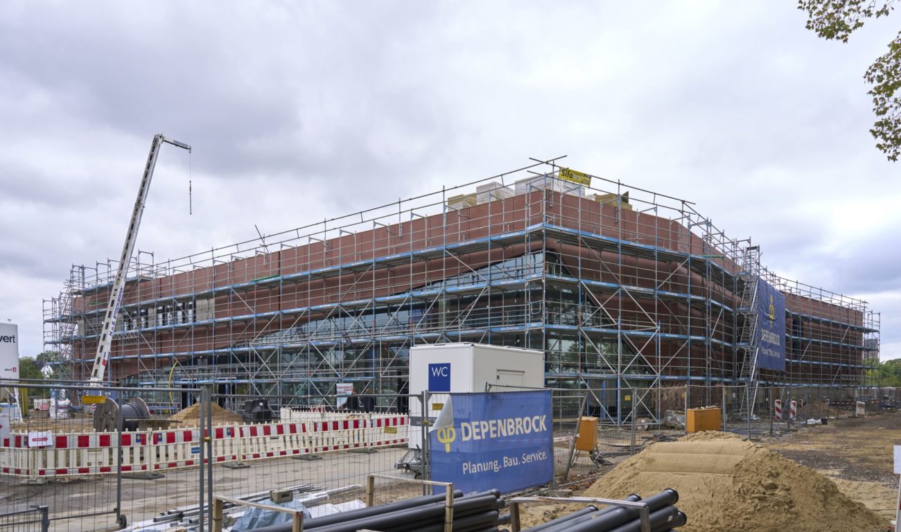 Der rund 13.750 Quadratmeter umfassende Neubau des Luisen-Gymnasiums wird eine Mensa, eine Aula, ein Selbstlernzentrum und Mehrzweckbereiche enthalten. (Foto: Landeshauptstadt Düsseldorf/Claus Langer)