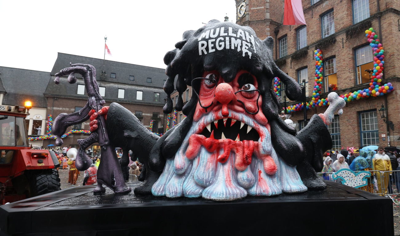 Rosenmontag 2026(2) Mottowagen Karneval archiv (Foto: Landeshauptstadt Düsseldorf/David Young)